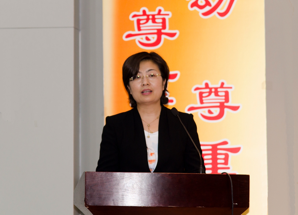 市委宣传部副部长,市文明办主任陈冬梅讲话