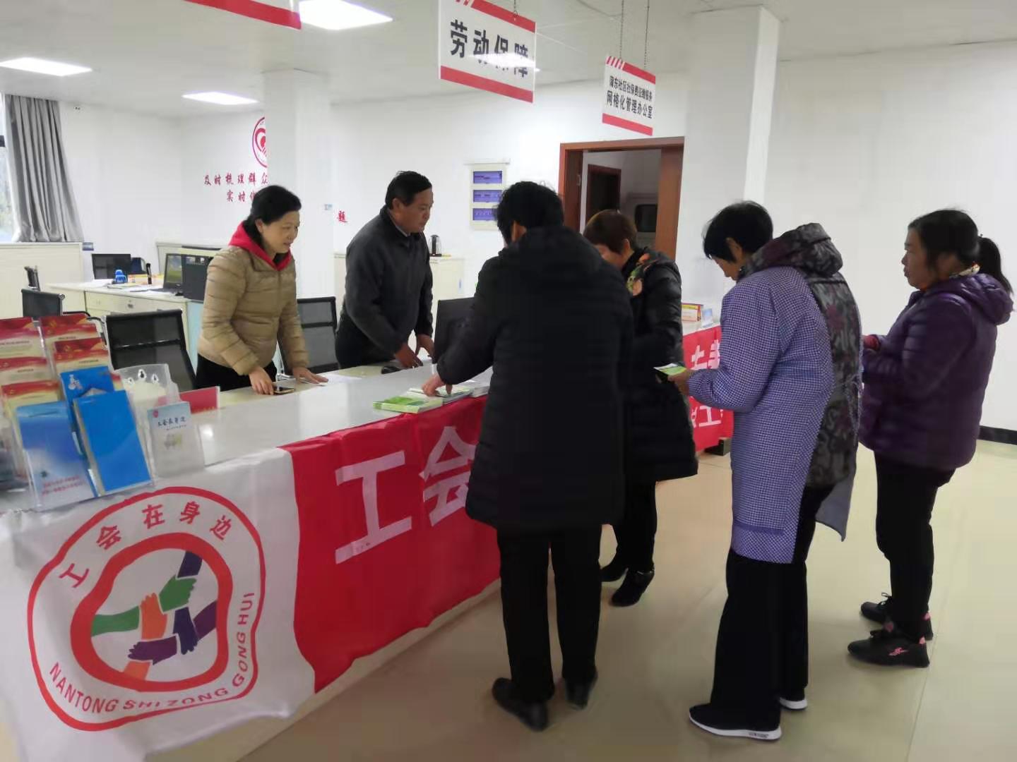 办事大厅.jpg 办事大厅.jpg